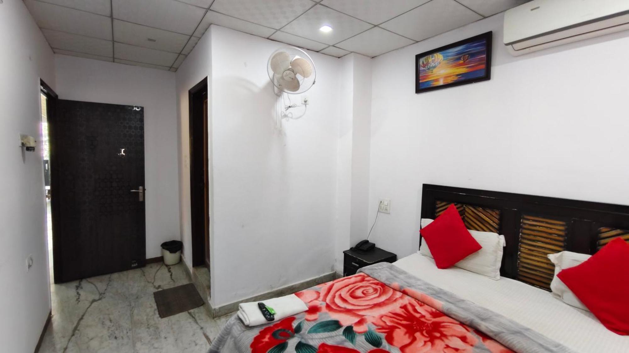 Rajdhani Guest House Фаридабад Екстериор снимка