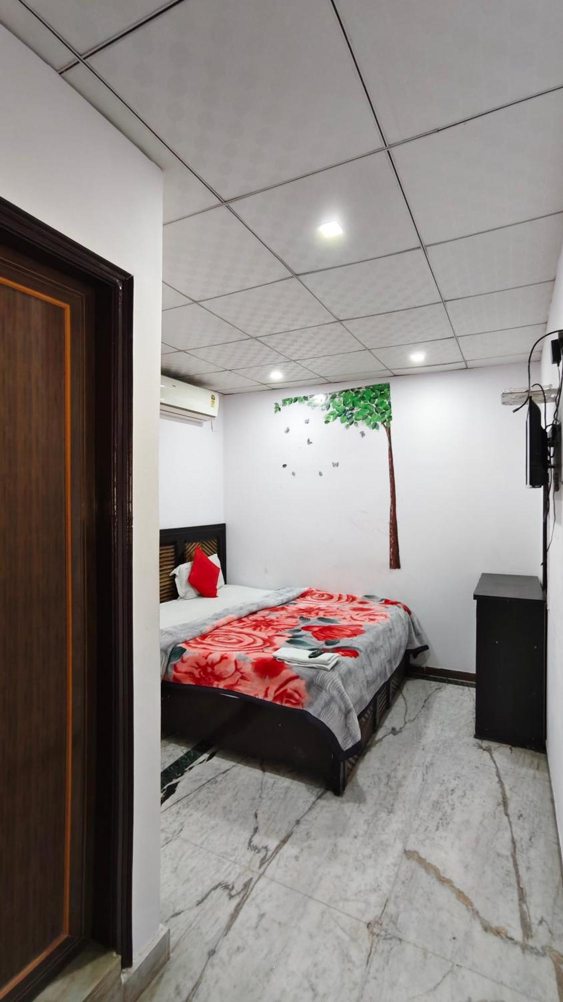 Rajdhani Guest House Фаридабад Екстериор снимка