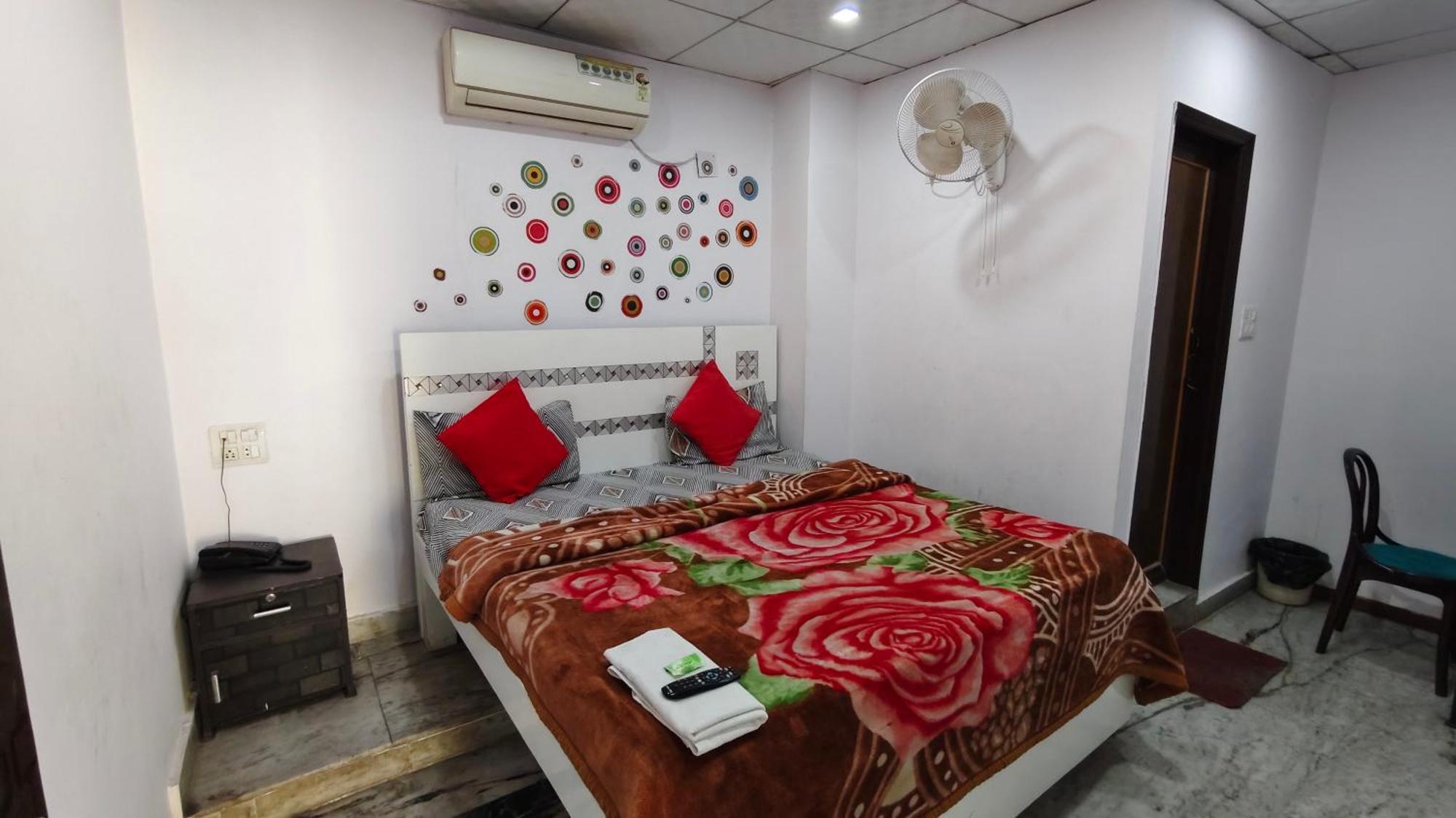 Rajdhani Guest House Фаридабад Екстериор снимка