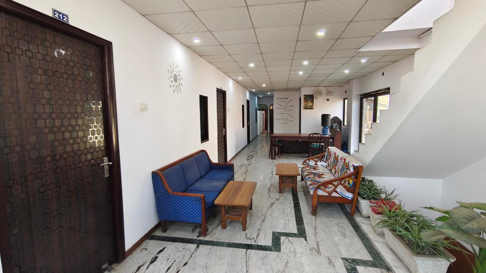 Rajdhani Guest House Фаридабад Екстериор снимка